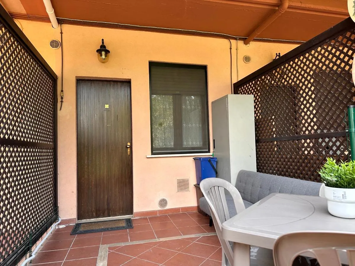 Ninfee Residence 01 ديسينسانو ديل غاردا شقة